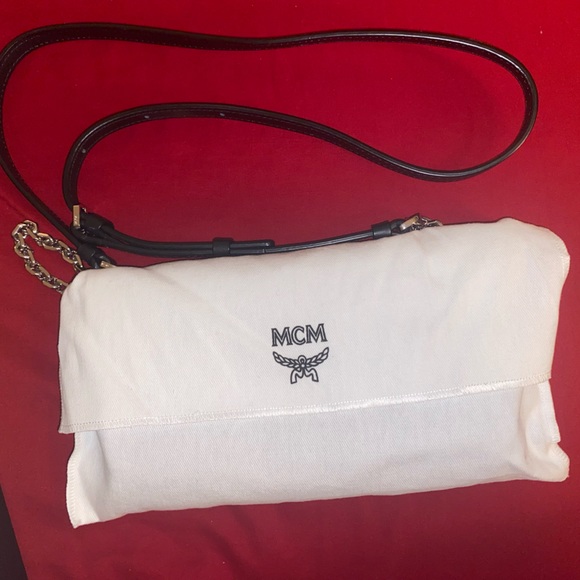 Mcm wallet chain bag comes with original box and dust bag - Picture 4 of 13